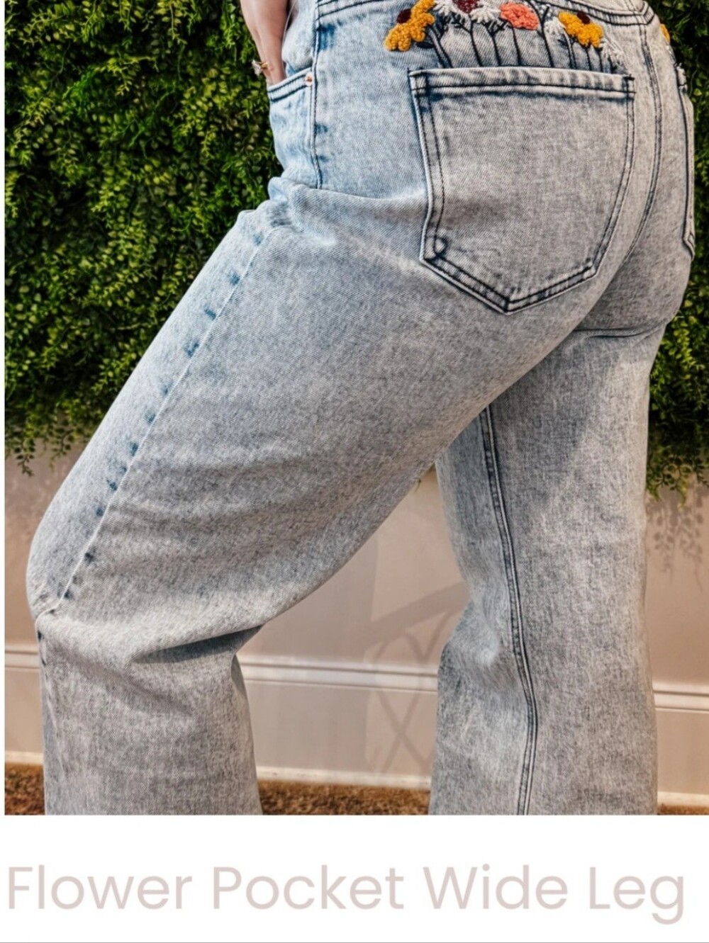 FLORAL Back Pocket, No Distress Wide Leg Jeans by VBRT, NWT, Small, SO EPIC🌼💐